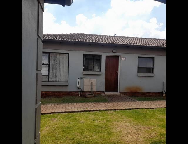 3 BEDROOM TOWNHOUSE FOR SALE IN DAWN PARK